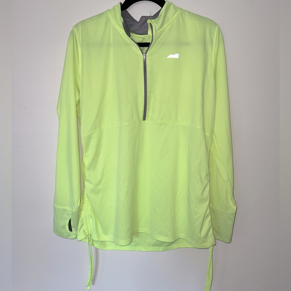Women’s headlight catching running/workout top